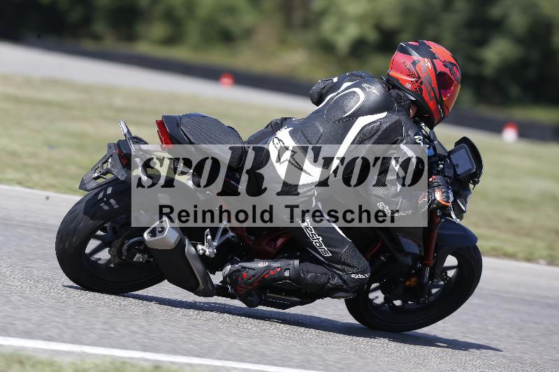 /Archiv-2025/49 26.08.2025 Cornu Master School ADR/gruen-vert/71